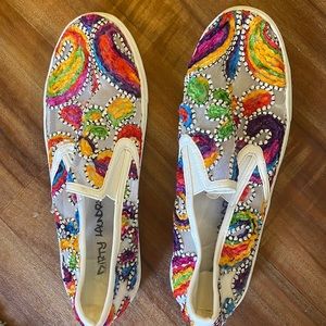 The perfect southern shoe for sun and every event!! Very sorority rush!